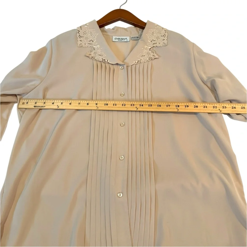 Vintage Cream Blouse with Intricate Collar - Picture 5 of 6